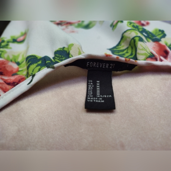 EUC* FOREVER 21| WHITE FLORAL COLD SHOULDER LONG SLEEVE BLOUSE - Picture 13 of 13